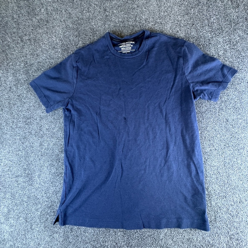 Banana Republic Luxury Touch T Shirt Mens M Blue Cotton Side Slits Standard Fit